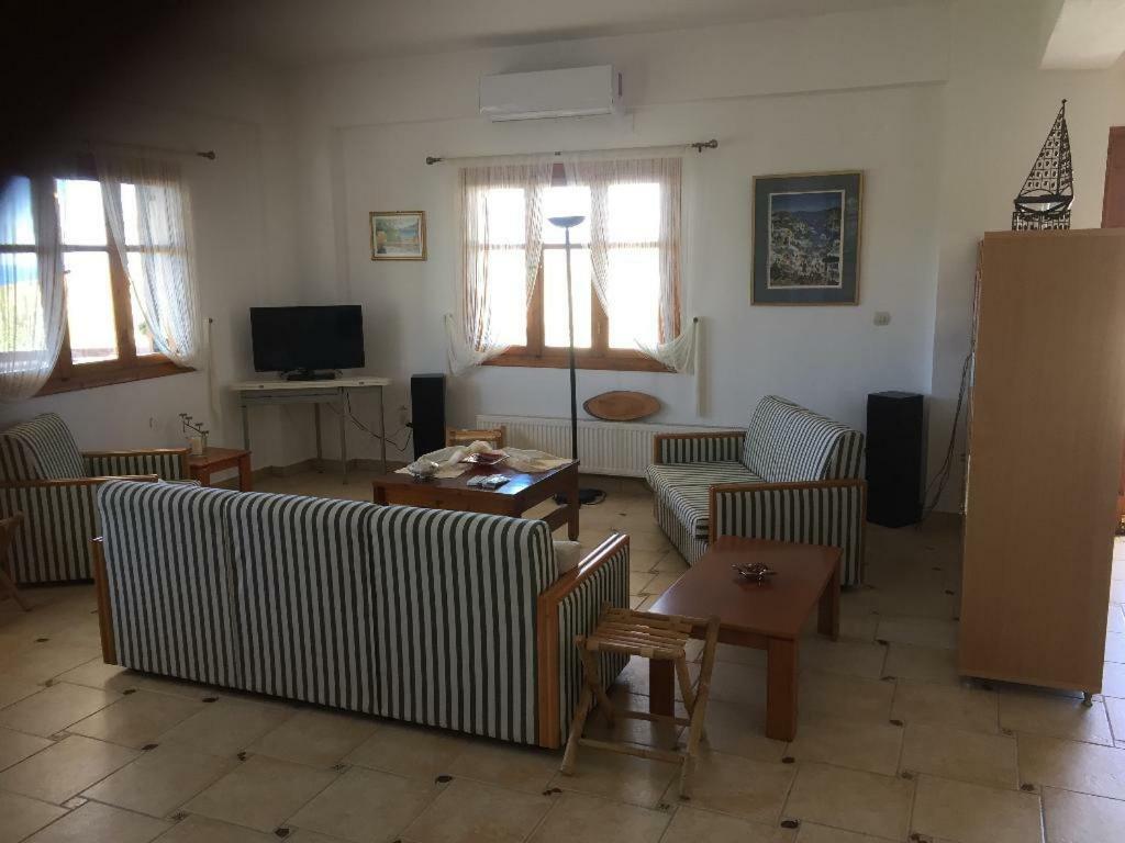 Villas Alexandros Petrino Kalamaki  Bagian luar foto