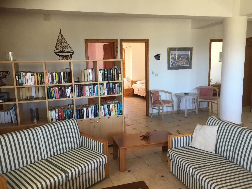 Villas Alexandros Petrino Kalamaki  Bagian luar foto