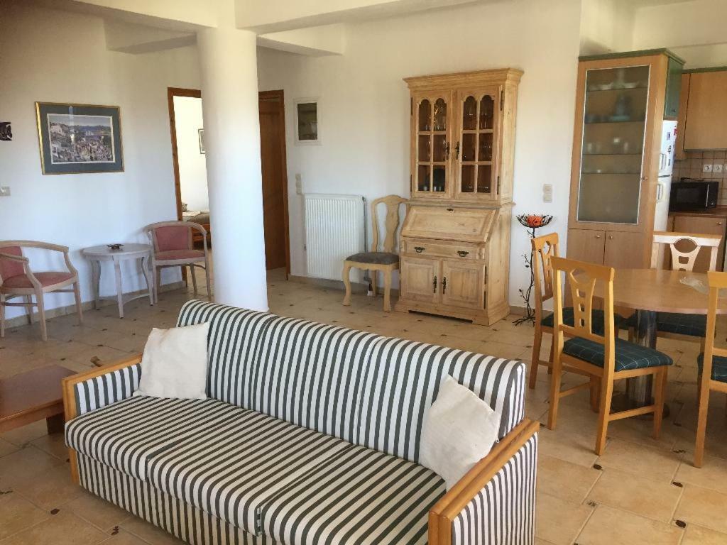 Villas Alexandros Petrino Kalamaki  Bagian luar foto